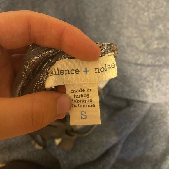 Silver metallic cowl neck backless top - Picture 4 of 5